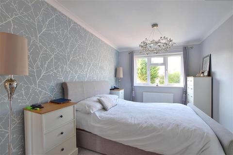7 Arun Path, Uckfield, TN22 1NL