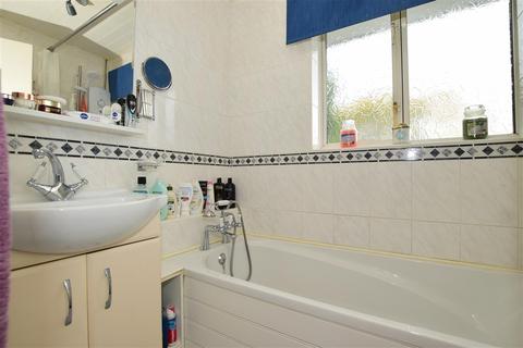 72 Codrington Crescent, Gravesend, DA12 5DD