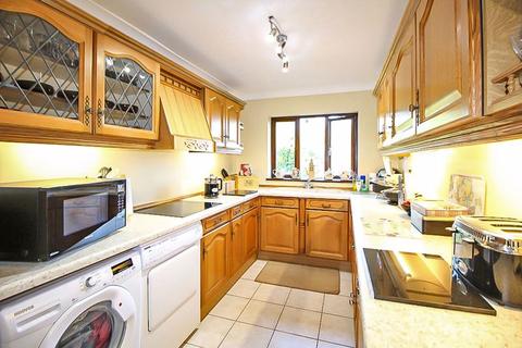 138 Ward Grove, Lanesfield, Wolverhampton, WV4 6PW