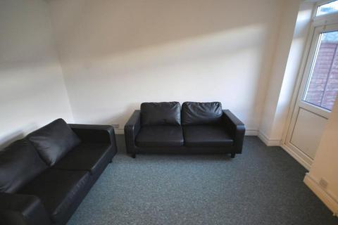 4 bedroom terraced house to rent - NORWOOD AVENUE, WEMBLEY, MIDDLESEX, HA0 1LX