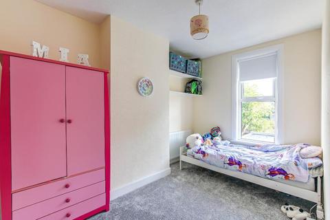 14 Albert Road, Warlingham, CR6 9EP