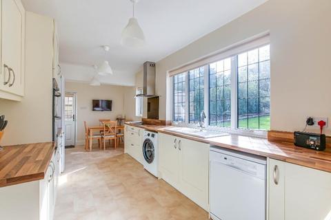 40 Sanderstead Hill, South Croydon, CR2 0HA