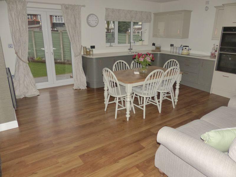 Kitchen dining