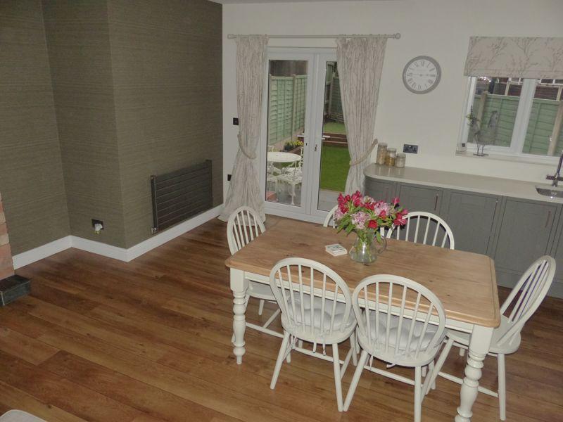 Kitchen dining 2