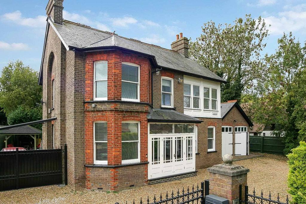 Luton Road, Chalton, Bedfordshire, LU4 5 bed detached house for sale