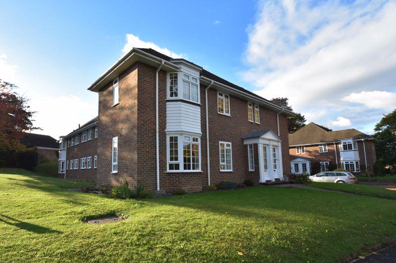 Firgrove Court, Farnham 3 bed £350,000