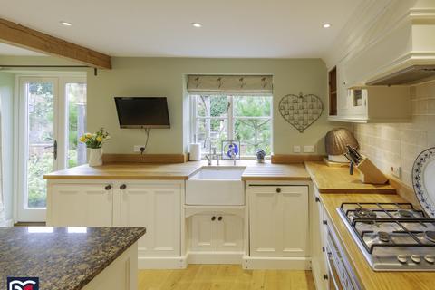 Buttercup Cottage Bliss Lane, Flore, Northampton, NN7 4LJ