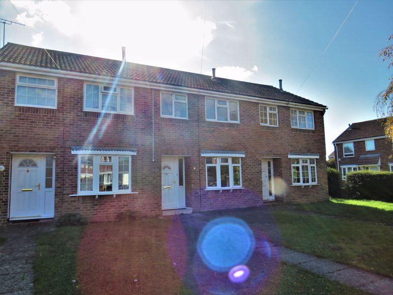 Windsor Road, Chichester 3 bed terraced house £1,200 pcm (£277 pw)