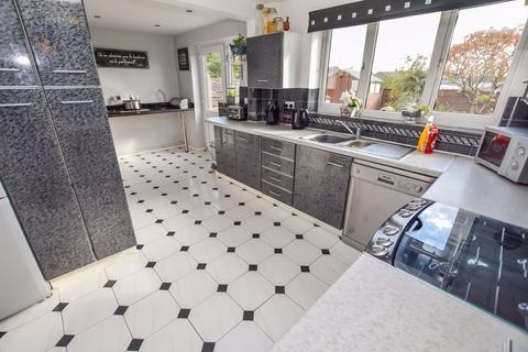 9 Clare Close, Bury, BL8 1XN