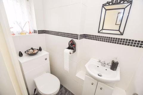 9 Clare Close, Bury, BL8 1XN