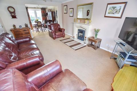 9 Clare Close, Bury, BL8 1XN