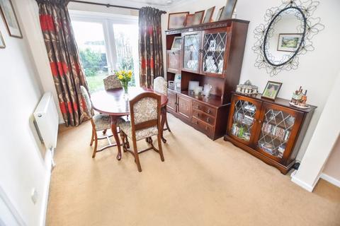9 Clare Close, Bury, BL8 1XN