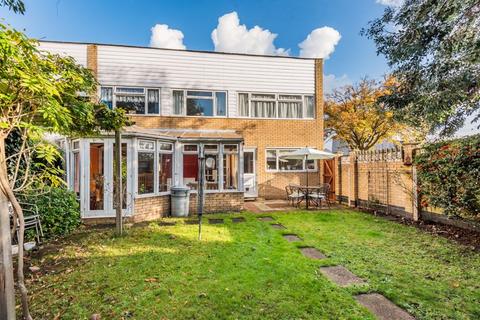 94 Thamesmead, Walton-on-thames, KT12 2SJ