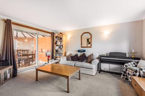 94 Thamesmead, Walton-on-thames, KT12 2SJ