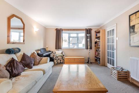 94 Thamesmead, Walton-on-thames, KT12 2SJ