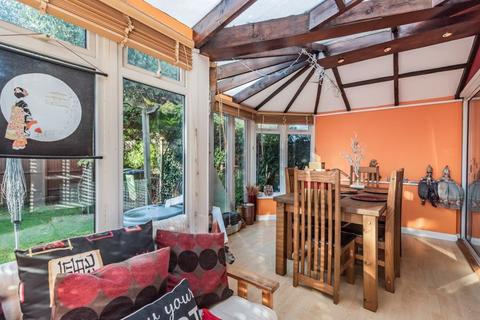 94 Thamesmead, Walton-on-thames, KT12 2SJ