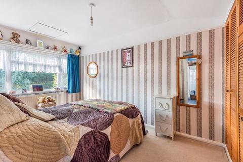94 Thamesmead, Walton-on-thames, KT12 2SJ