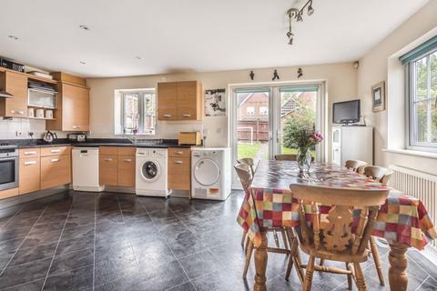 77a Langley Avenue, Worcester Park, KT4 8PD