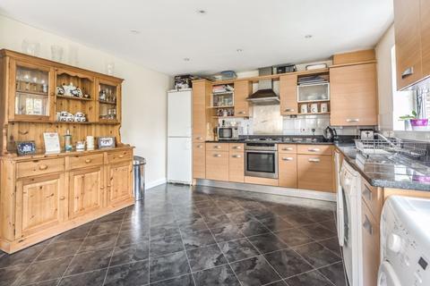 77a Langley Avenue, Worcester Park, KT4 8PD