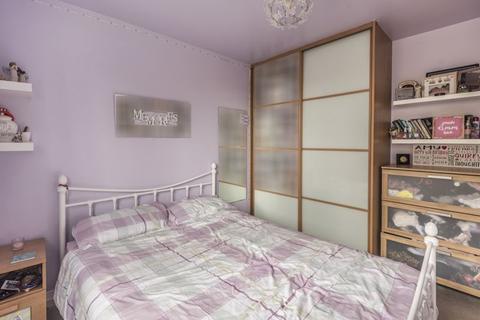 77a Langley Avenue, Worcester Park, KT4 8PD