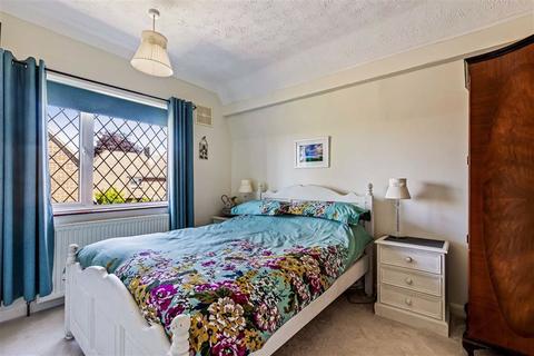 6 Chapmans Close, Challock, Ashford, TN25 4AX