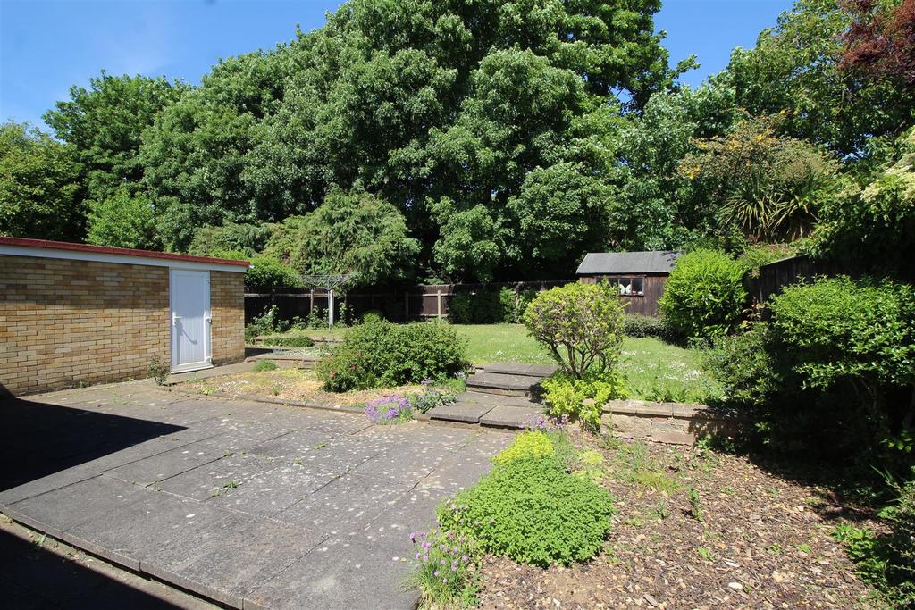 Lea Gardens, Peterborough 2 bed detached bungalow £235,000