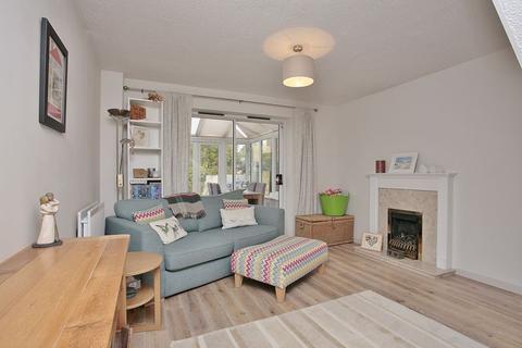6 Hodgson Close, Fritwell, Bicester, OX27 7QB
