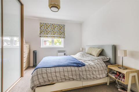 37 School Meadow, Guildford, GU2 8GY
