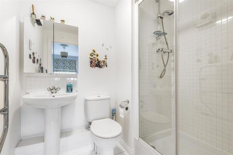37 School Meadow, Guildford, GU2 8GY
