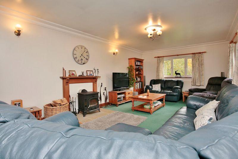 Northampton Road,WESTON-ON-THE-GREEN,Oxon 3 bed detached bungalow - £ ...