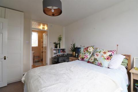 12 Cowper Close, Welling, DA16 2JT
