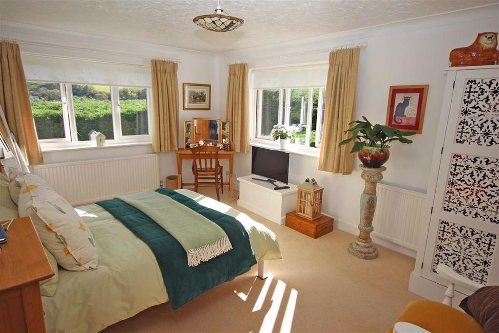 Bala Brook Close, Higher Brixham... 3 bed detached bungalow £485,000