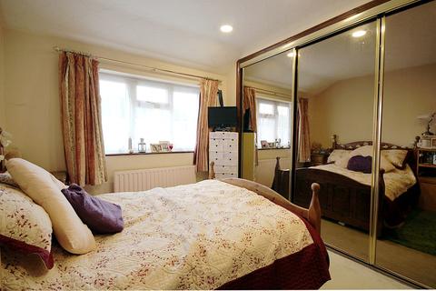 7 Elm Road, Shefford, SG17 5LD