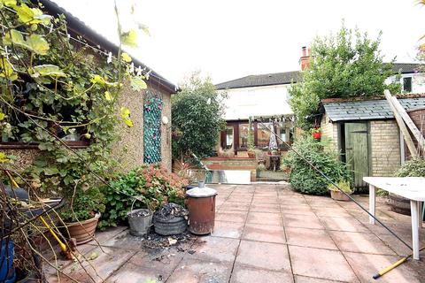 7 Elm Road, Shefford, SG17 5LD