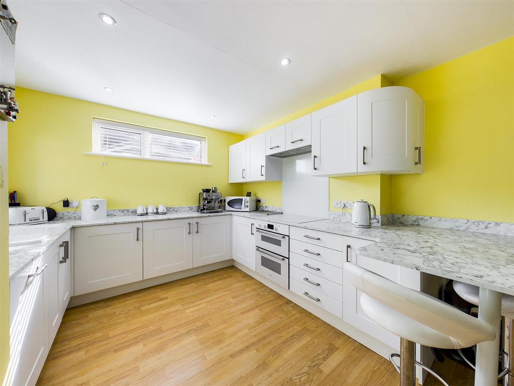 Manor Road, Sherborne St. John, Basingstoke 4 bed detached house £625,000