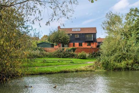 29 Beverley Place, Springfield, Milton Keynes, MK6 3LL