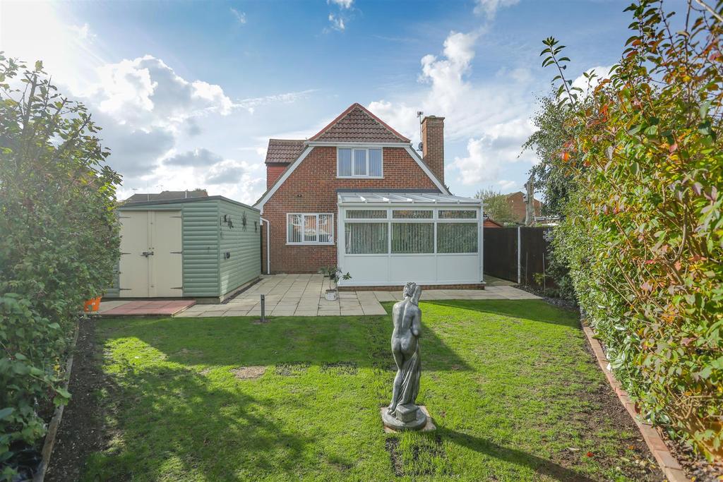 Barrington Crescent, Birchington 3 bed detached house £410,000