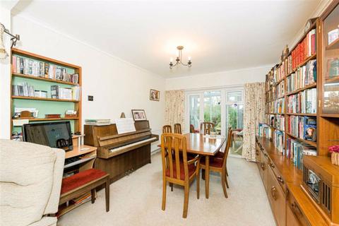 123 Thorndon Gardens, Epsom, KT19 0QE