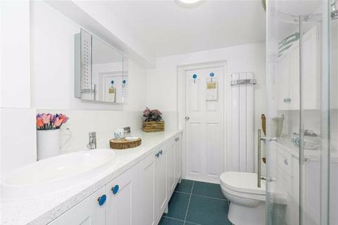 123 Thorndon Gardens, Epsom, KT19 0QE