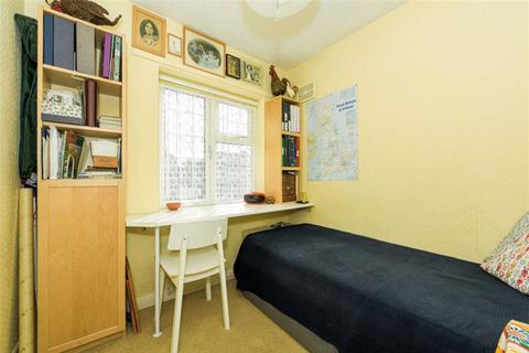 123 Thorndon Gardens, Epsom, KT19 0QE