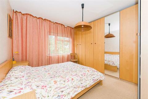 123 Thorndon Gardens, Epsom, KT19 0QE