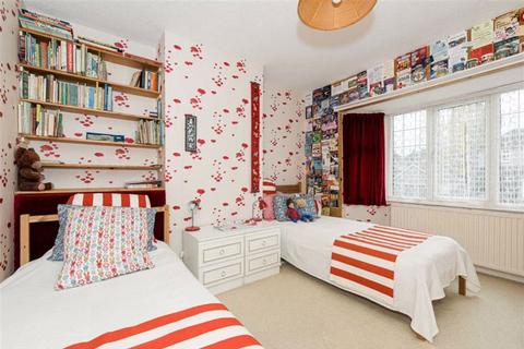 123 Thorndon Gardens, Epsom, KT19 0QE
