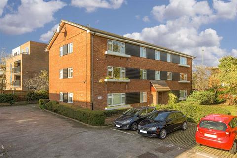 10 The Stanfords, Epsom, KT17 1JE