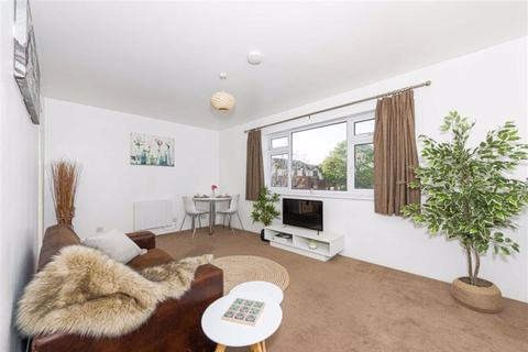 10 The Stanfords, Epsom, KT17 1JE