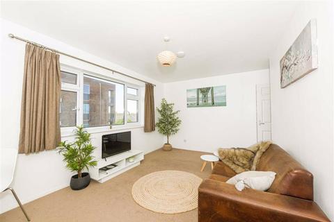 10 The Stanfords, Epsom, KT17 1JE