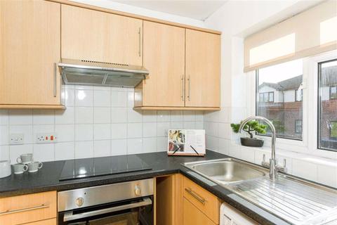 10 The Stanfords, Epsom, KT17 1JE