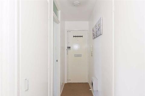 10 The Stanfords, Epsom, KT17 1JE