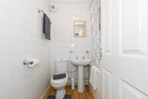 10 The Stanfords, Epsom, KT17 1JE