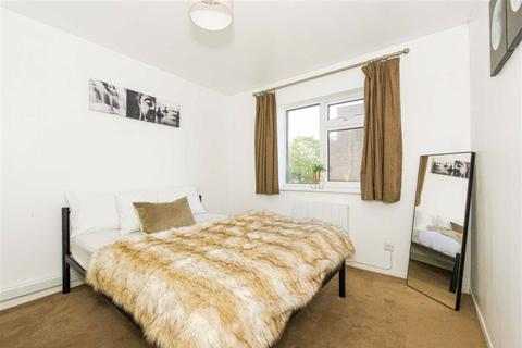 10 The Stanfords, Epsom, KT17 1JE