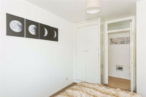 10 The Stanfords, Epsom, KT17 1JE